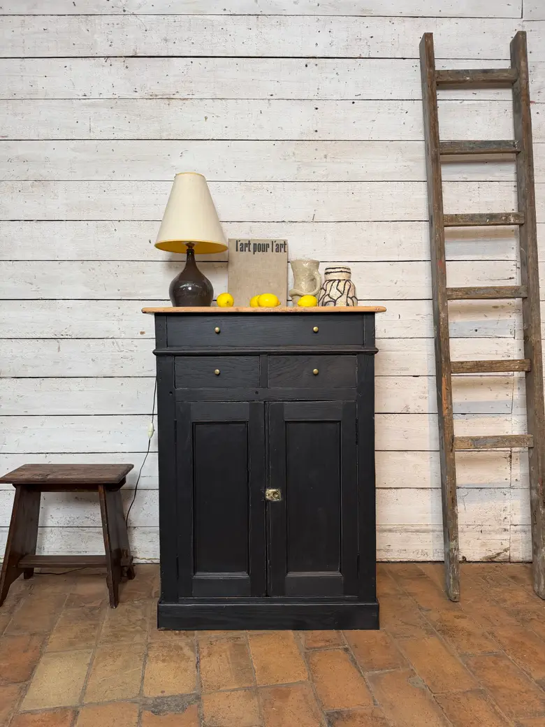 Petit buffet ancien peint en noir