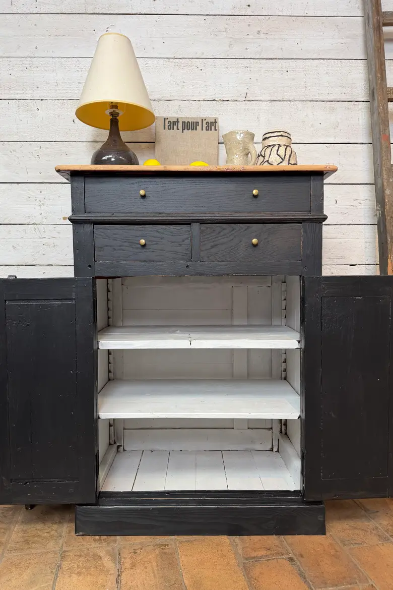 Petit buffet ancien peint en noir