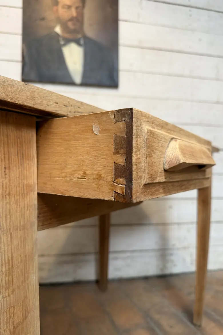 Petit bureau en chêne brut
