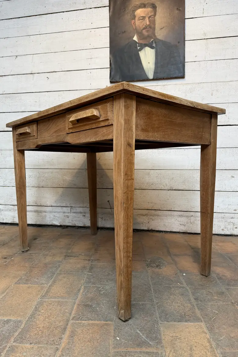Petit bureau en chêne brut