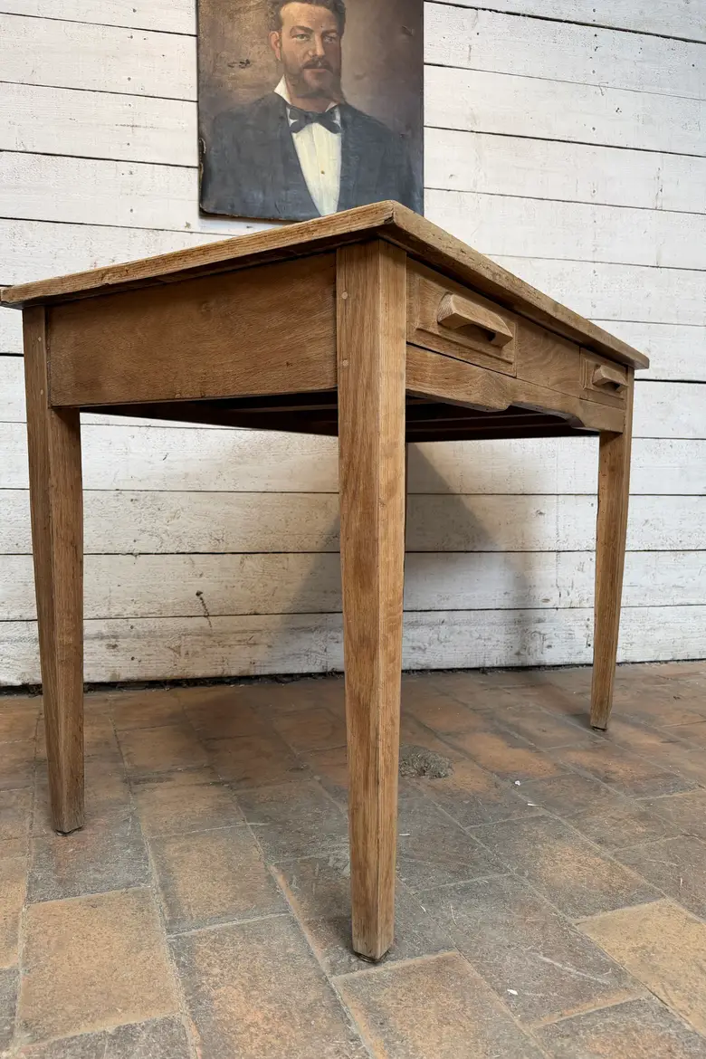 Petit bureau en chêne brut