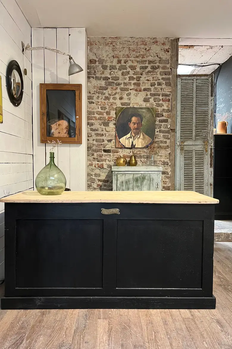 Petit comptoir de mercerie en bois 1920