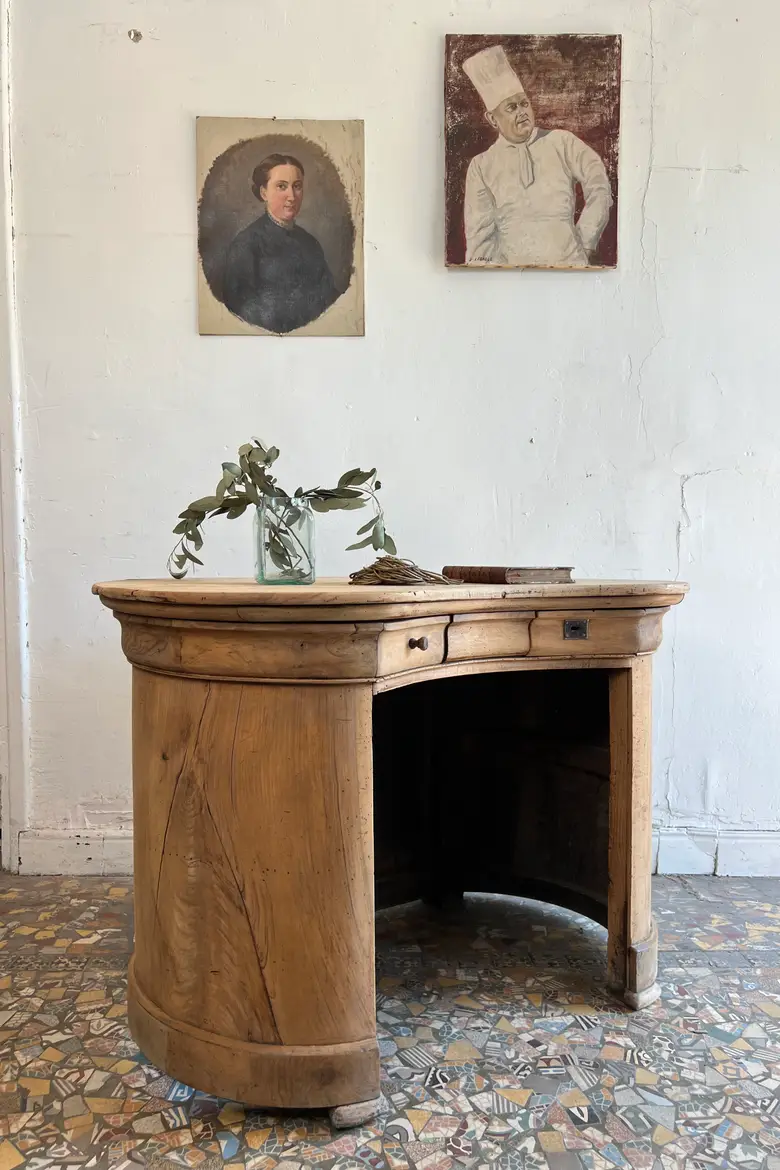 Petit comptoir en noyer, XIXe siècle