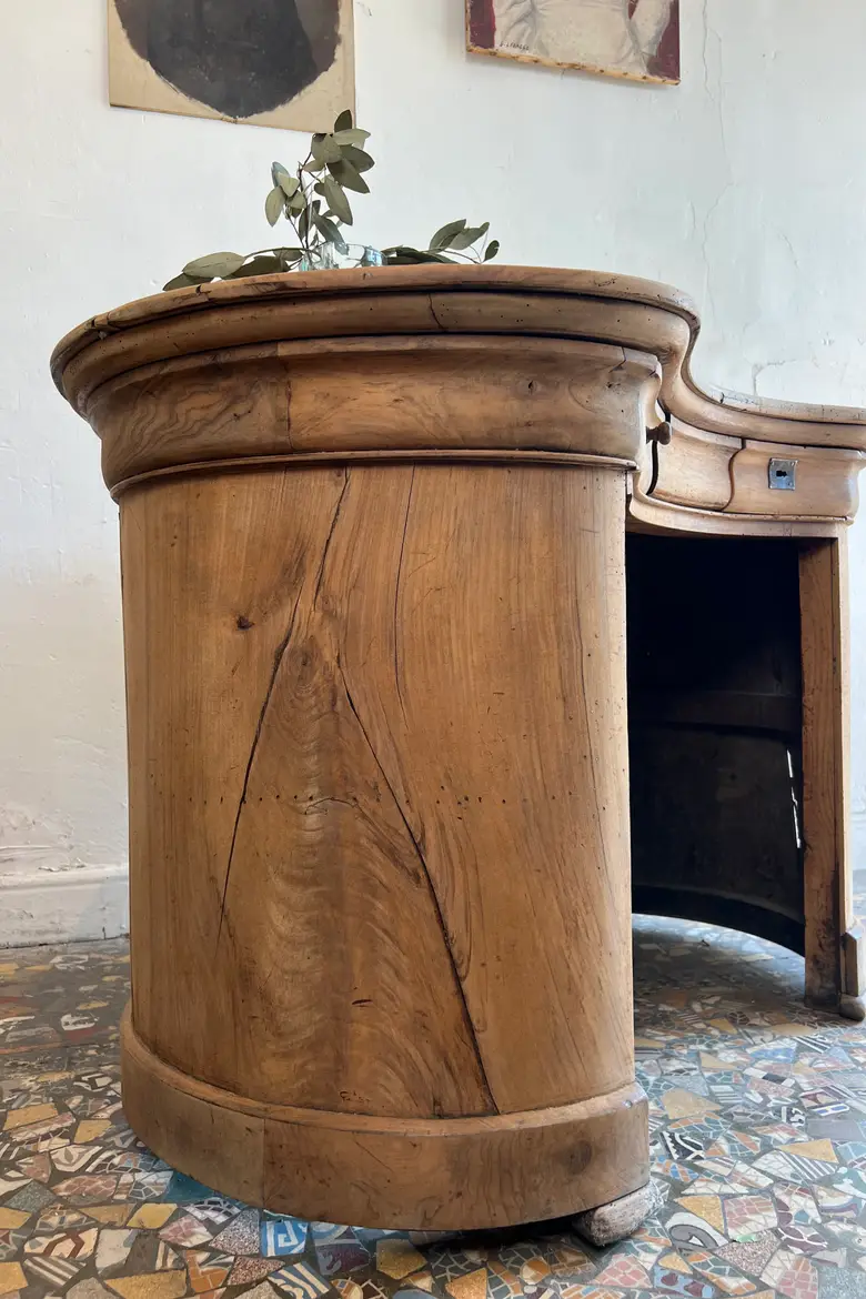 Petit comptoir en noyer, XIXe siècle