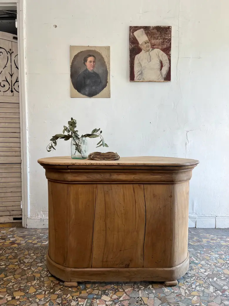 Petit comptoir en noyer, XIXe siècle