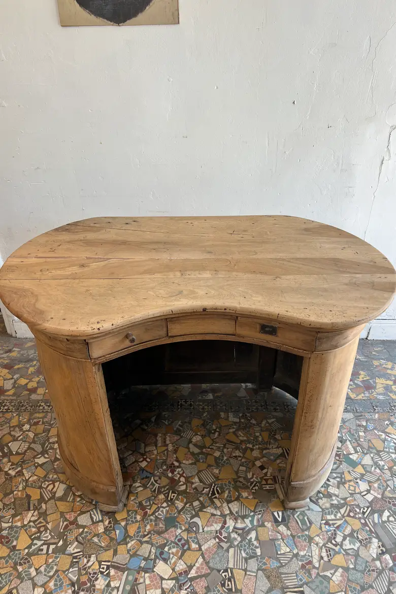 Petit comptoir en noyer, XIXe siècle