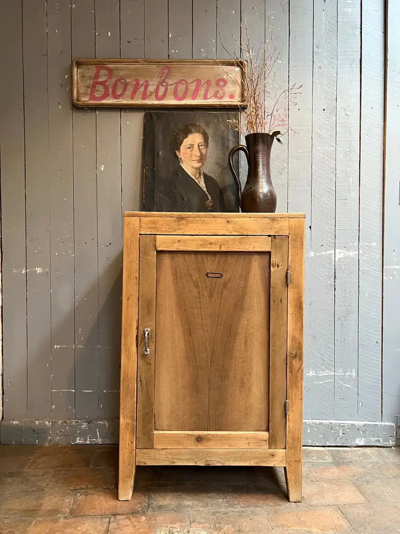 Petit confiturier en bois brut Début XXème