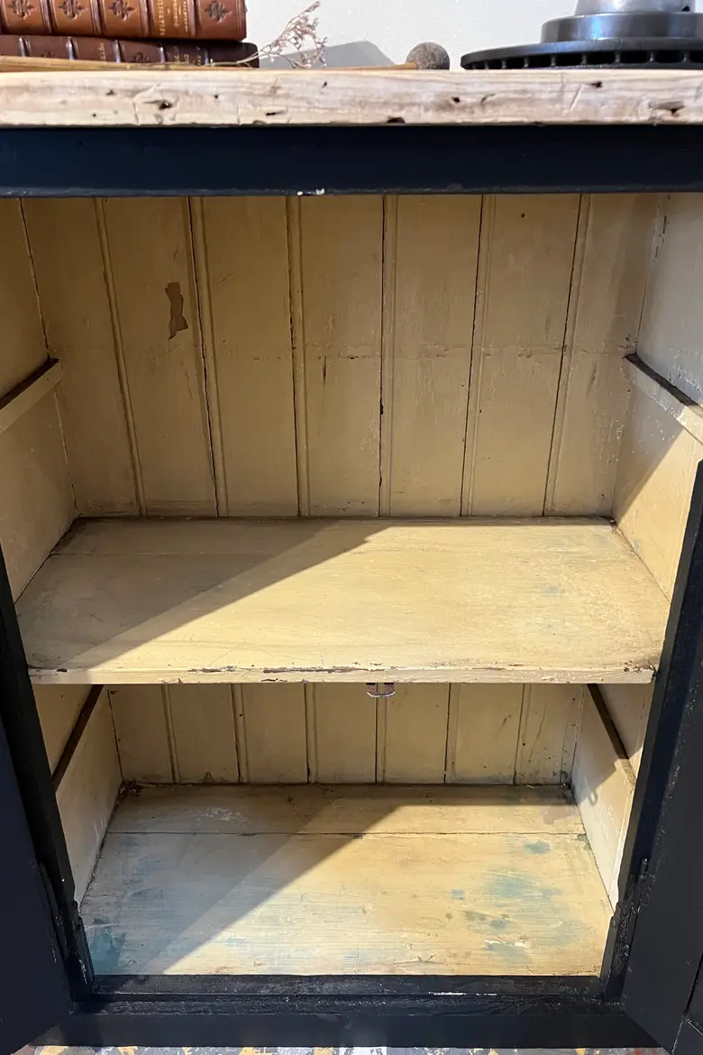 Petit meuble ancien peint en noir Début XXème