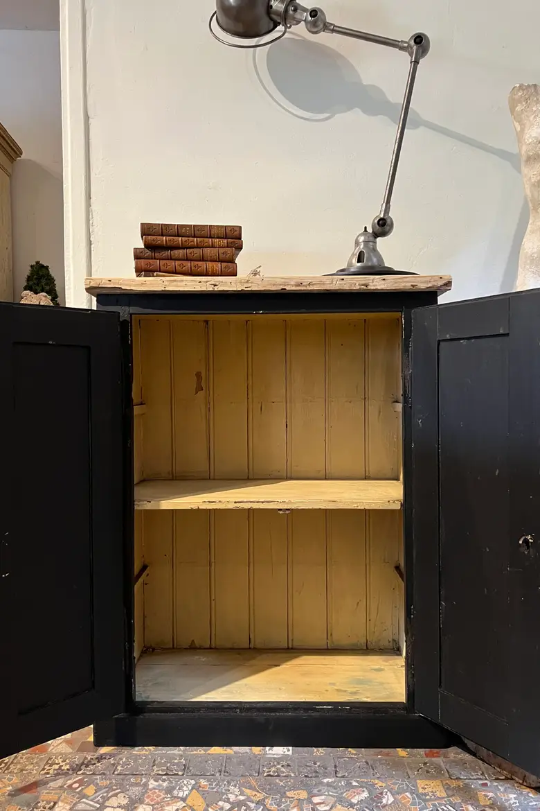 Petit meuble ancien peint en noir Début XXème