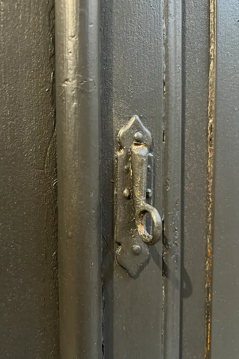 Petit meuble ancien peint en noir Début XXème