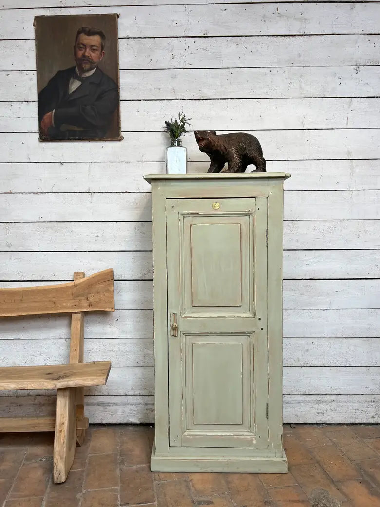 Petit meuble ancien peint en vert