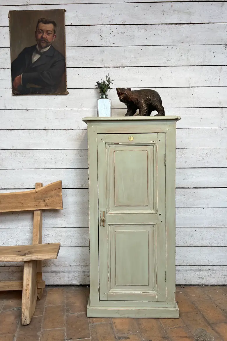 Petit meuble ancien peint en vert