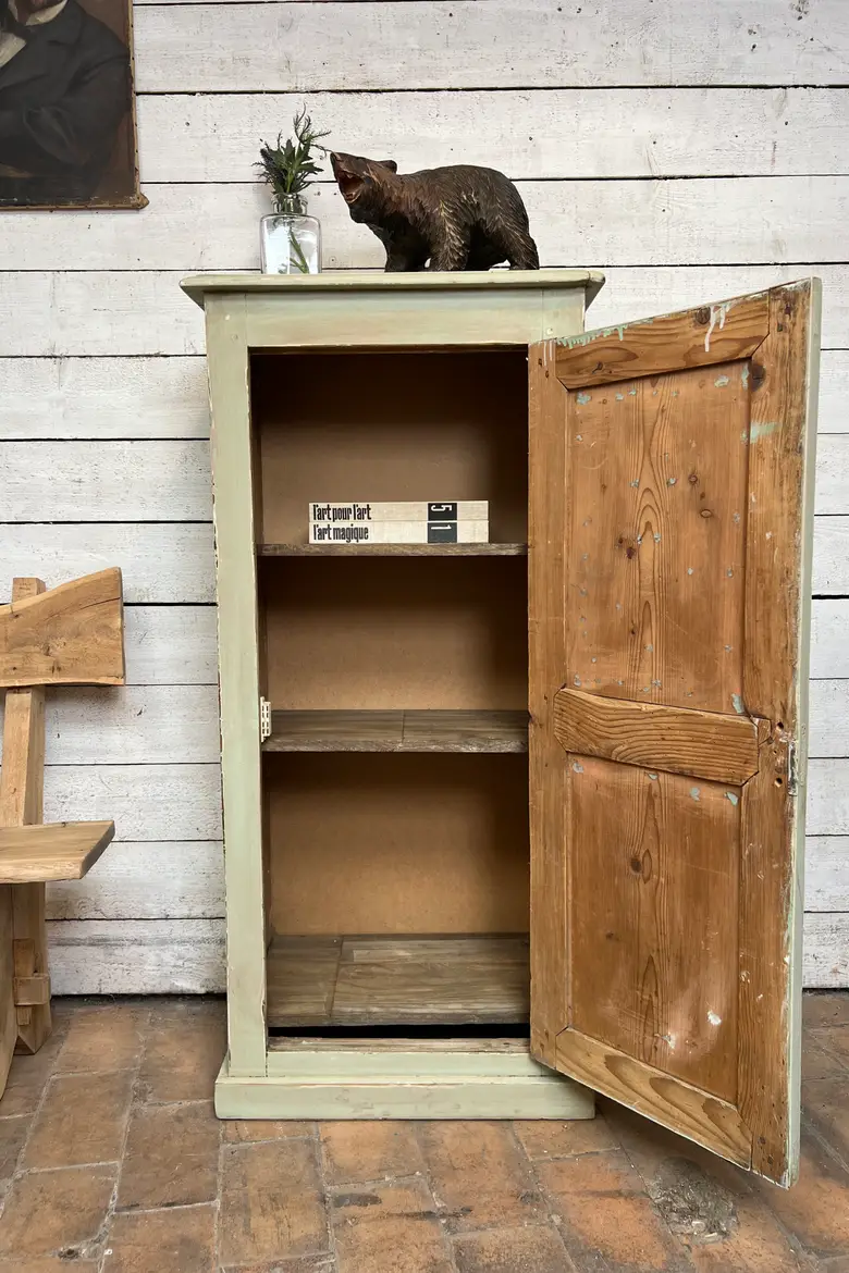 Petit meuble ancien peint en vert