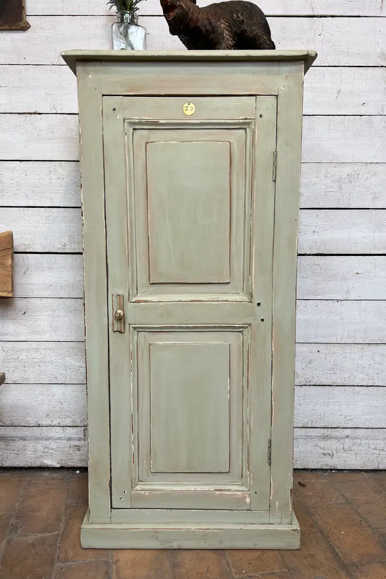 Petit meuble ancien peint en vert