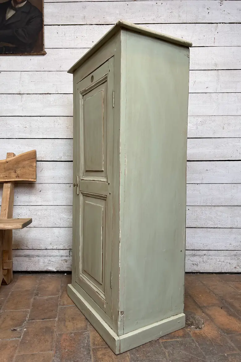 Petit meuble ancien peint en vert