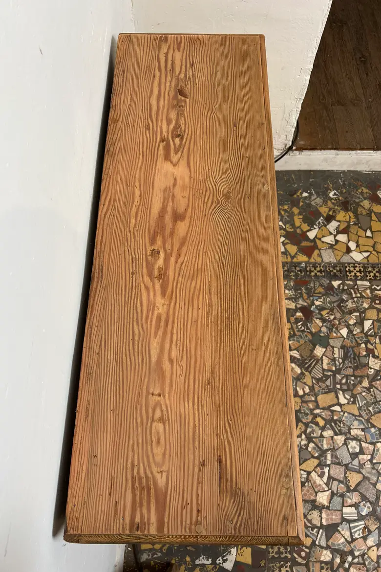 Petit meuble d’atelier en sapin