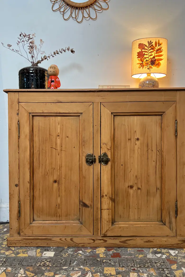 Petit meuble d’atelier en sapin