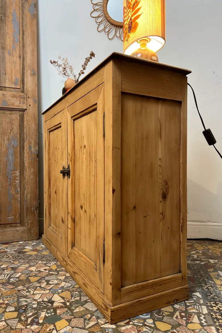 Petit meuble d’atelier en sapin