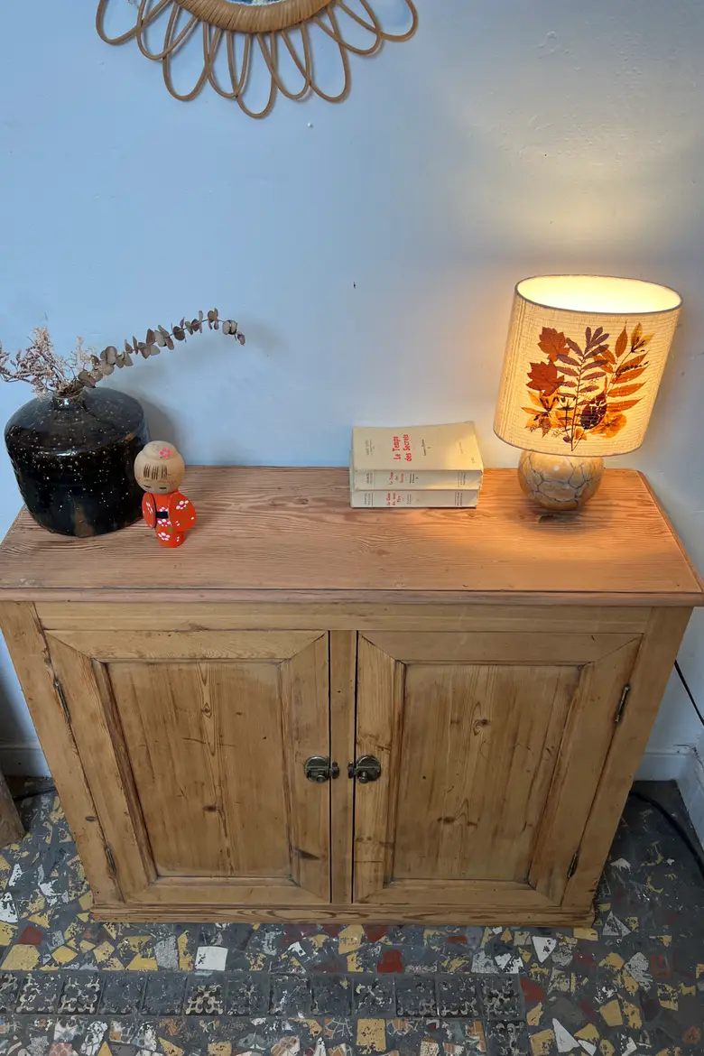 Petit meuble d’atelier en sapin