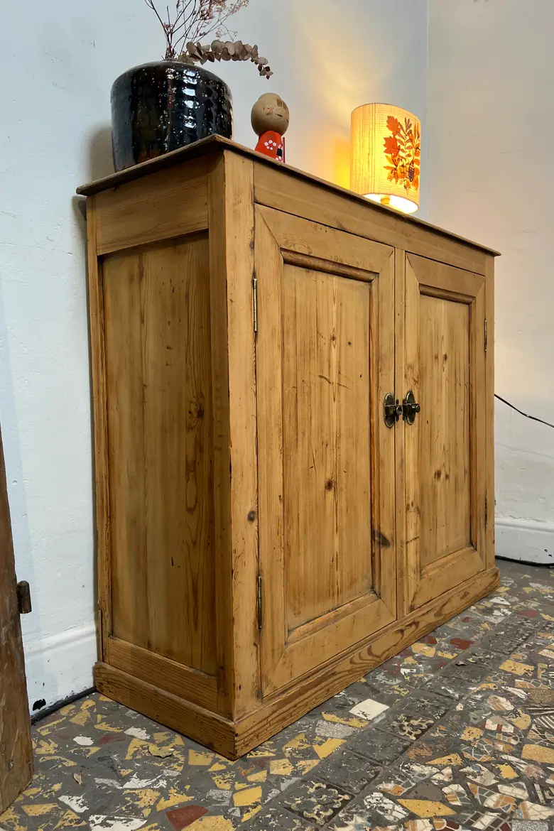 Petit meuble d’atelier en sapin