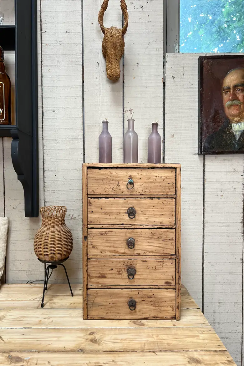 Petit meuble de rangement japonais