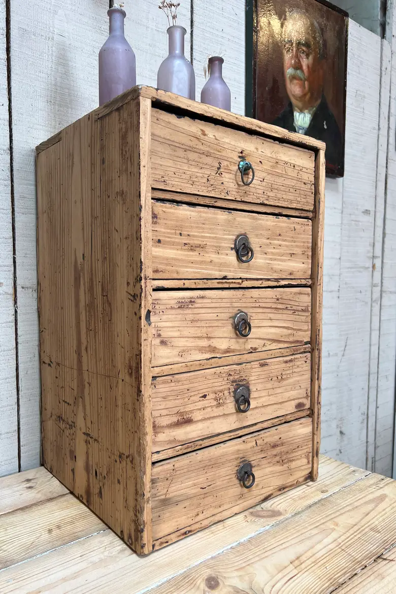 Petit meuble de rangement japonais