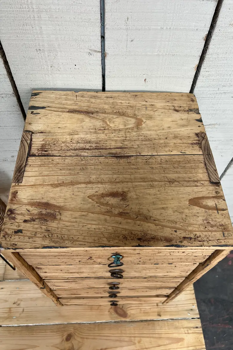 Petit meuble de rangement japonais