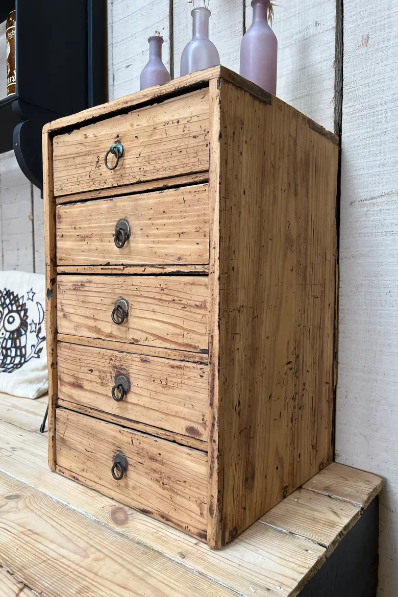 Petit meuble de rangement japonais