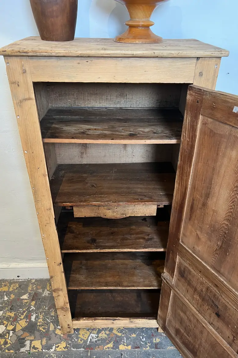 Petit meuble de rangement