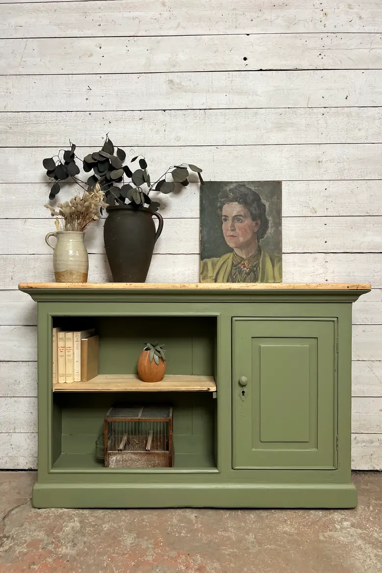 Petit meuble peint en vert