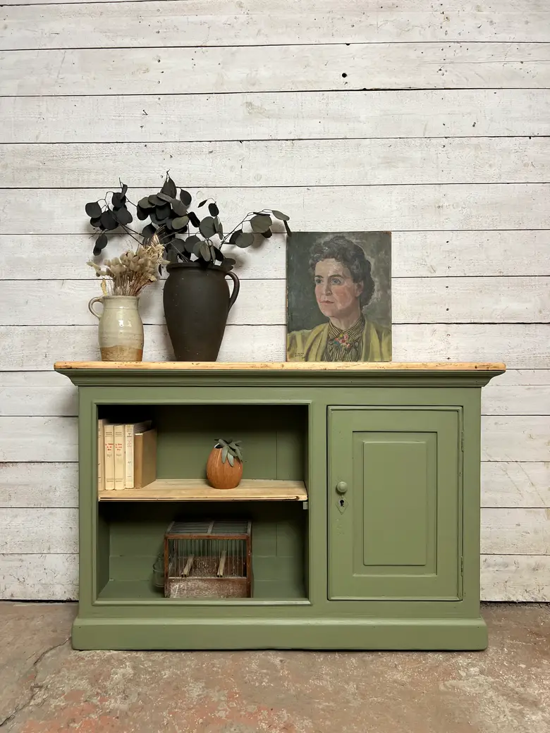 Petit meuble peint en vert
