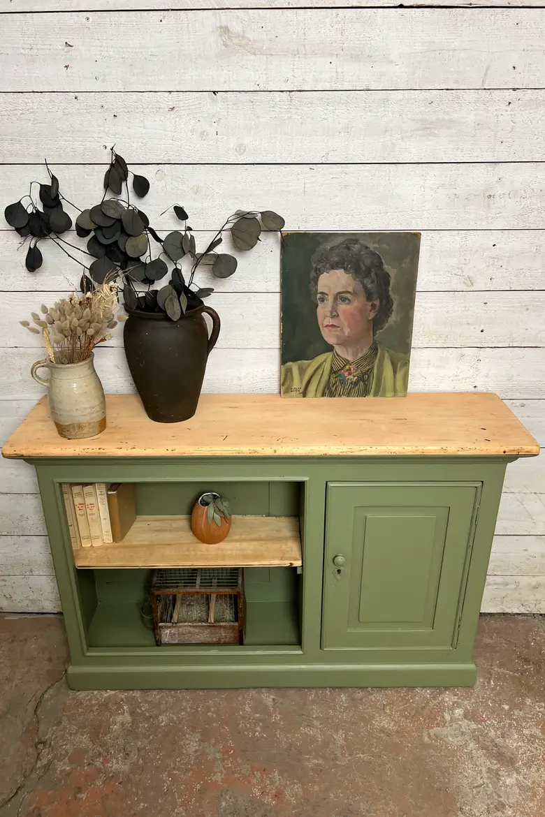 Petit meuble peint en vert