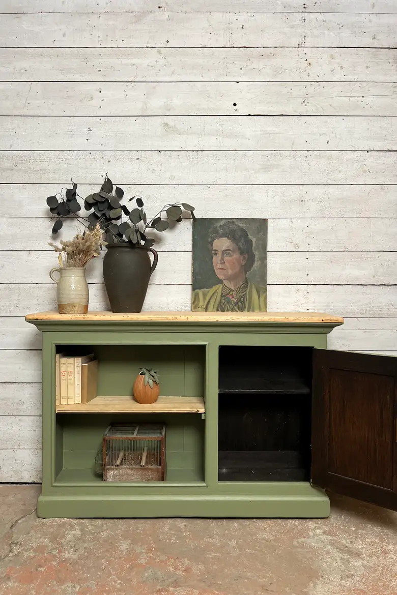 Petit meuble peint en vert