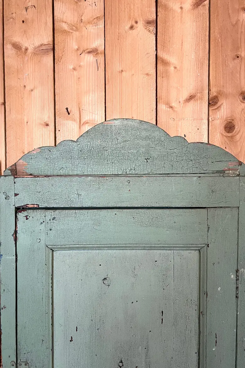 Petite armoire à suspendre en bois début 20e