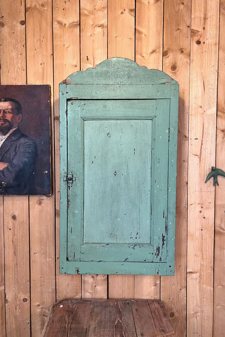 Petite armoire à suspendre en bois début 20e