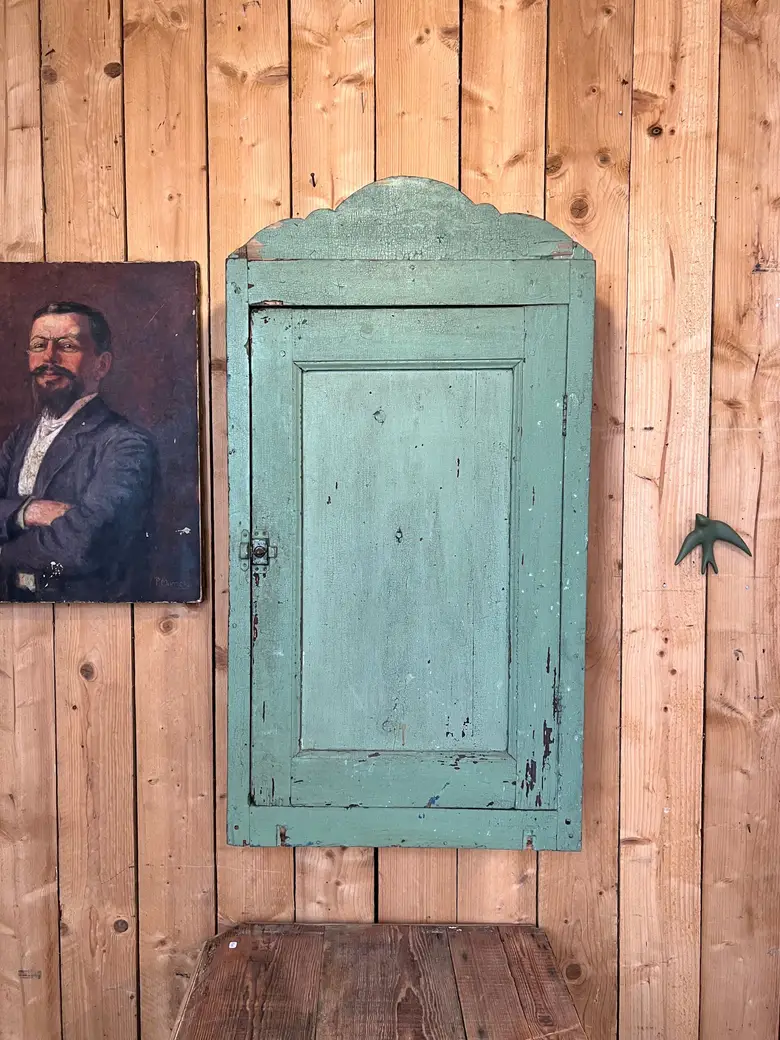 Petite armoire à suspendre en bois début 20e