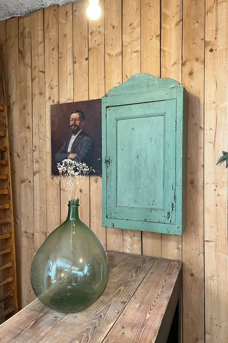 Petite armoire à suspendre en bois début 20e