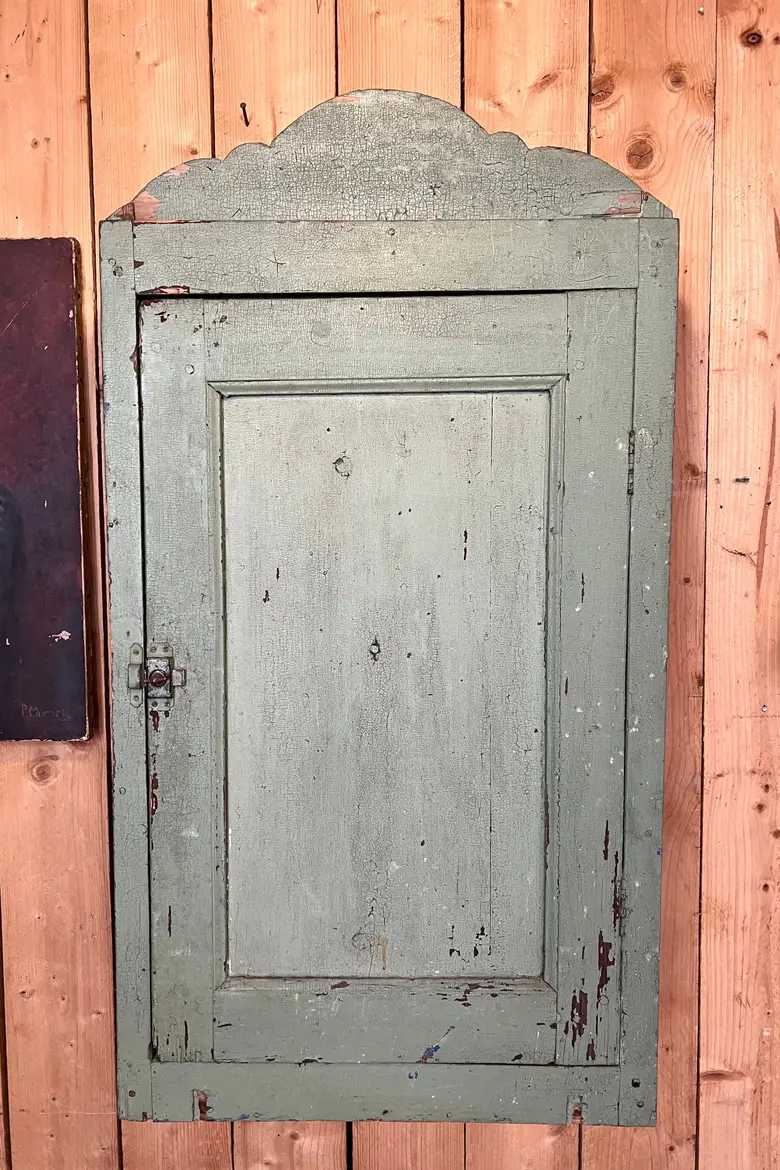 Petite armoire à suspendre en bois début 20e