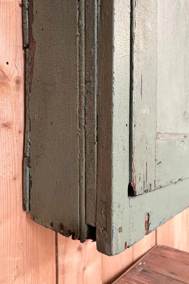 Petite armoire à suspendre en bois début 20e