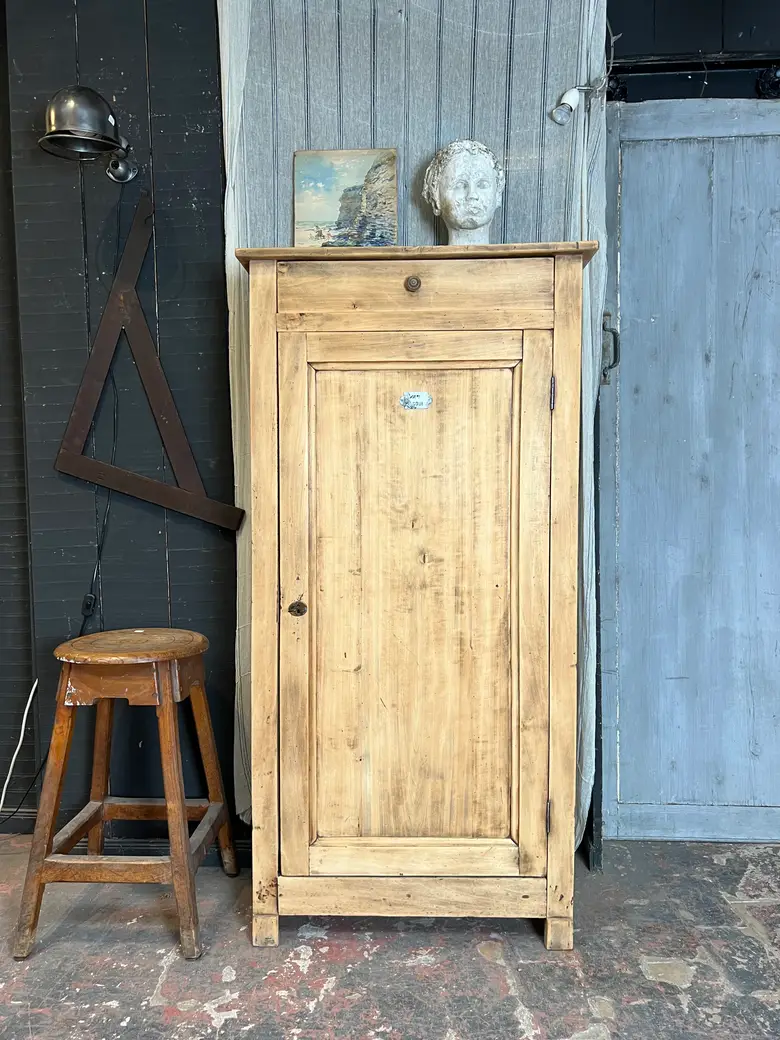 Petite bonnetière en bois brut Début XXeme