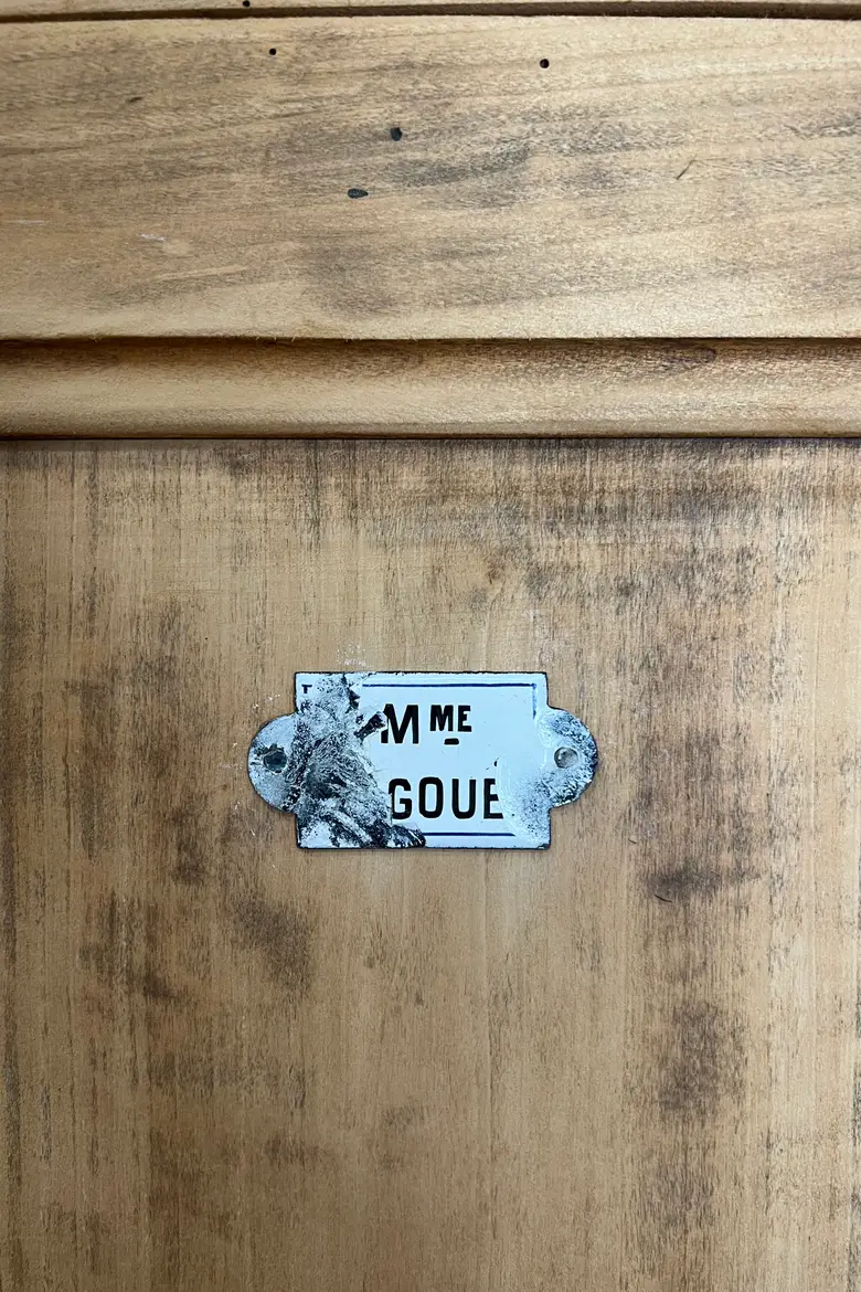 Petite bonnetière en bois brut Début XXeme