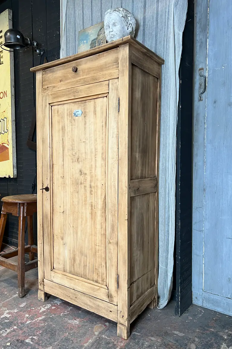 Petite bonnetière en bois brut Début XXeme