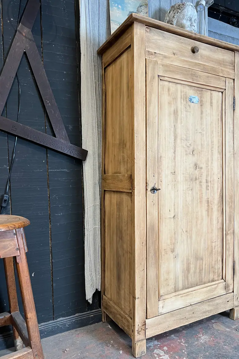 Petite bonnetière en bois brut Début XXeme