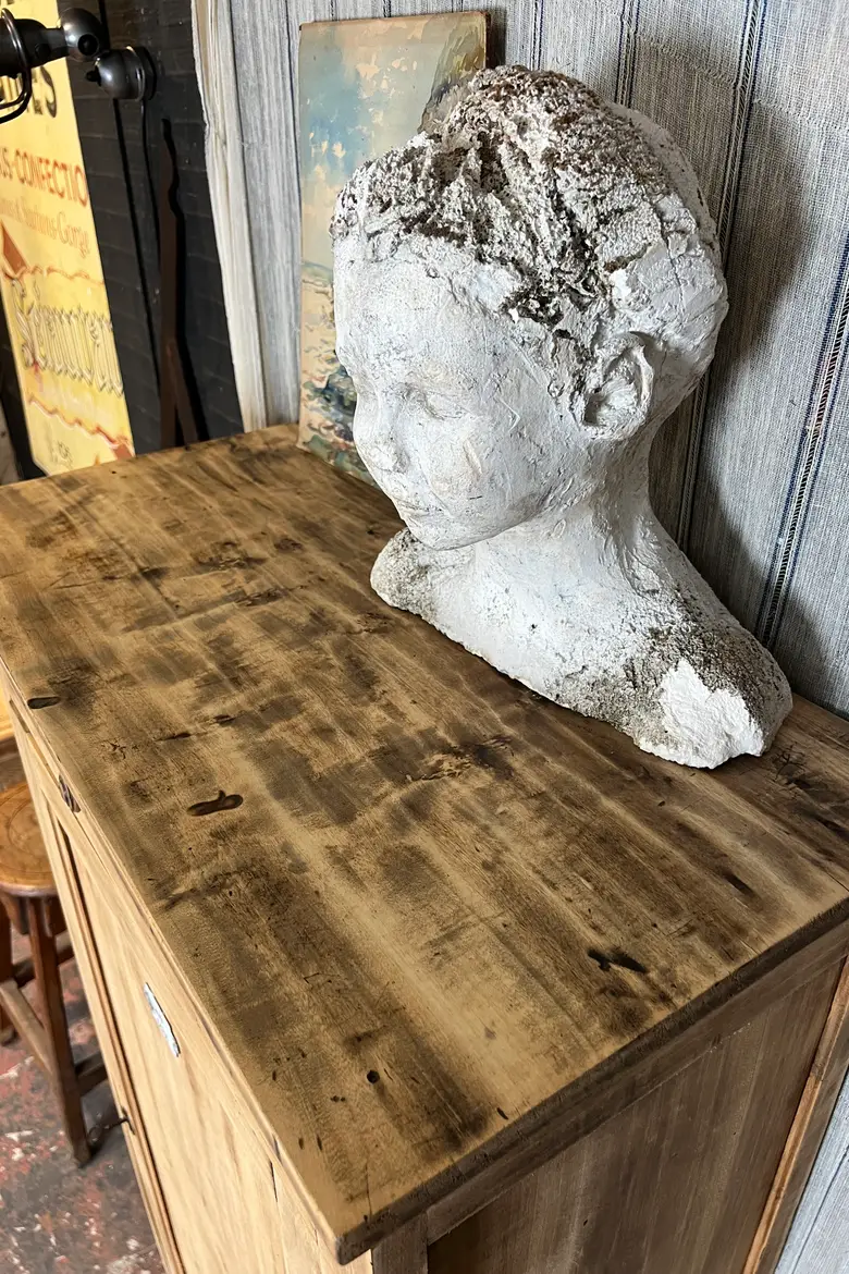 Petite bonnetière en bois brut Début XXeme