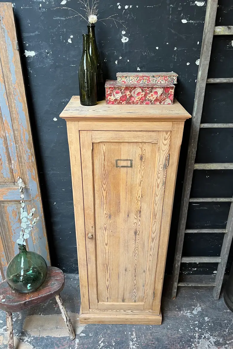 Petite bonnetière en sapin Début XXème