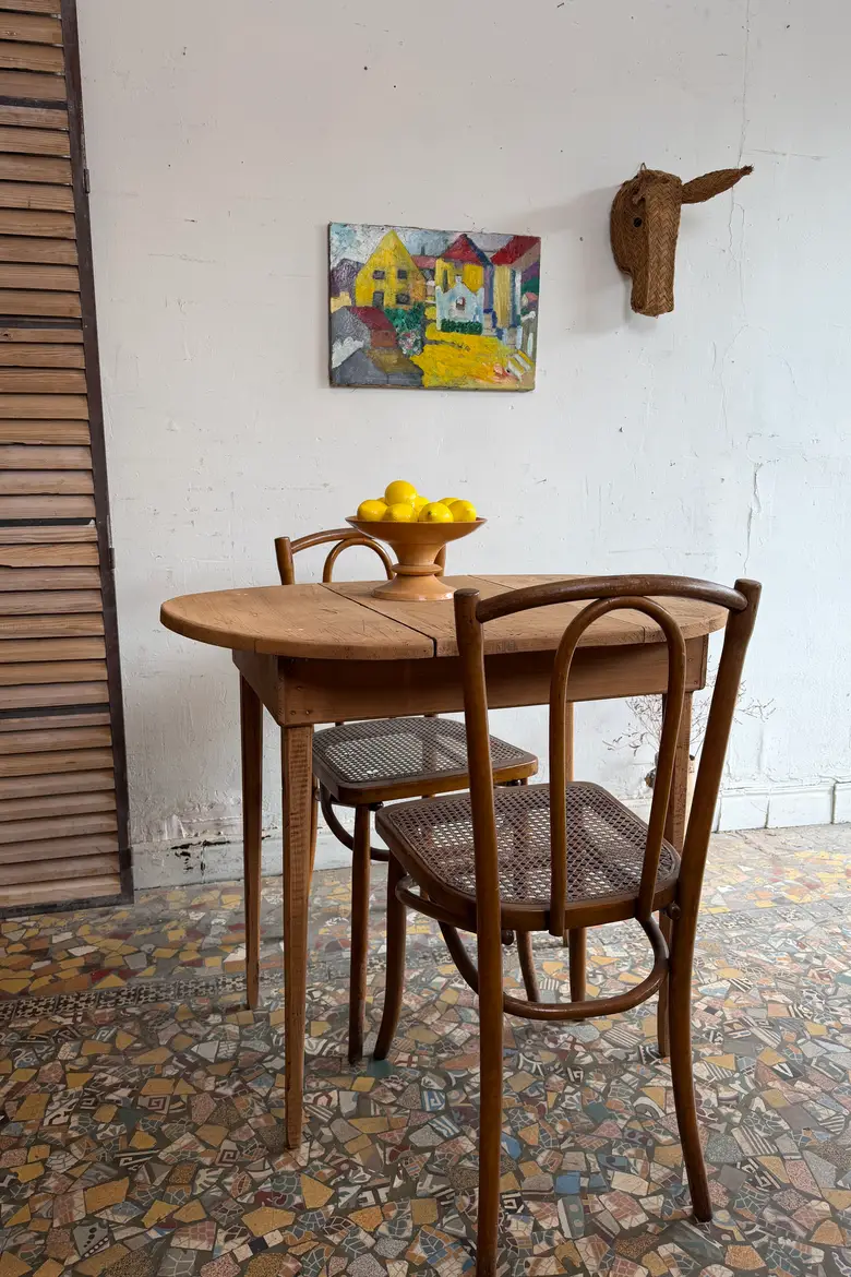 Petite table de cuisine en merisier