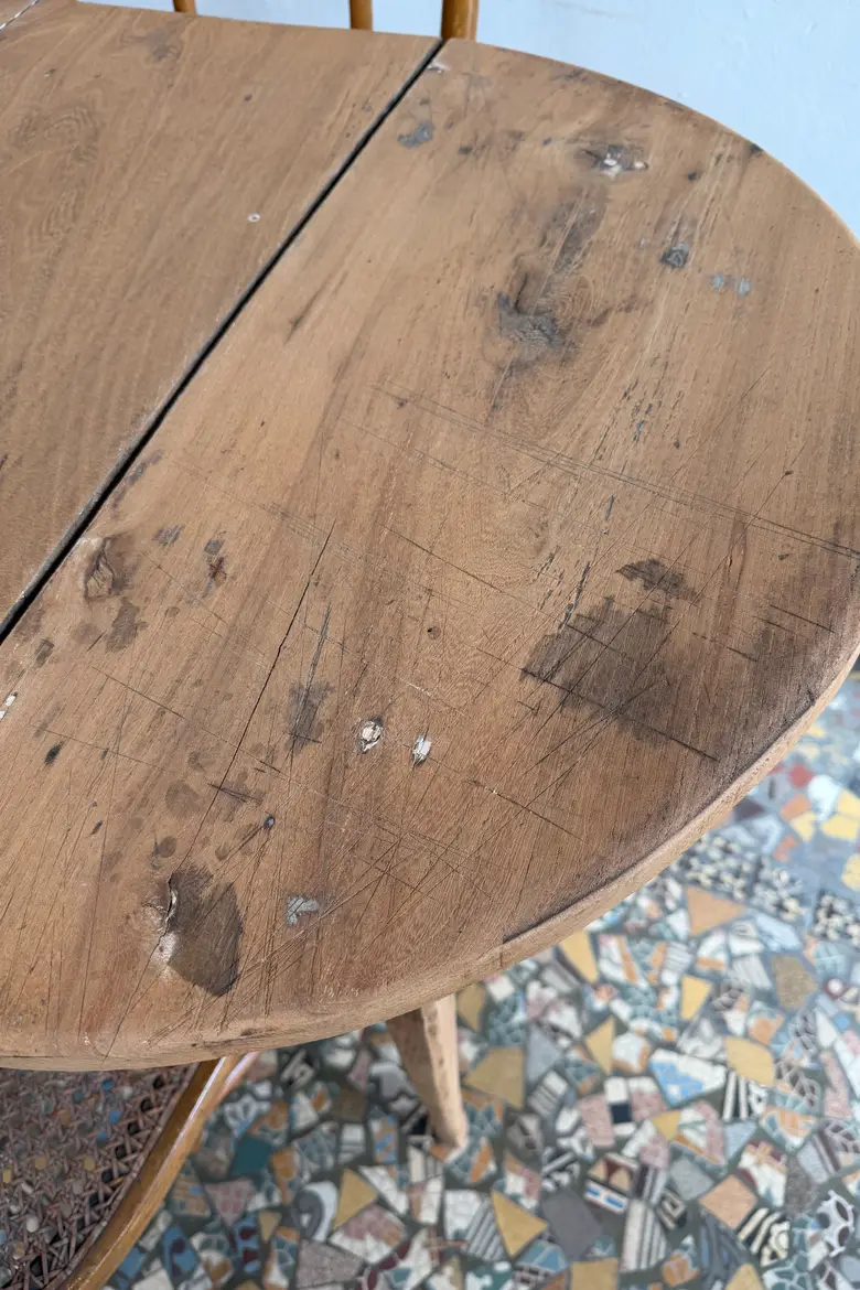 Petite table de cuisine en merisier