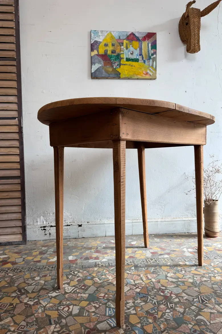 Petite table de cuisine en merisier
