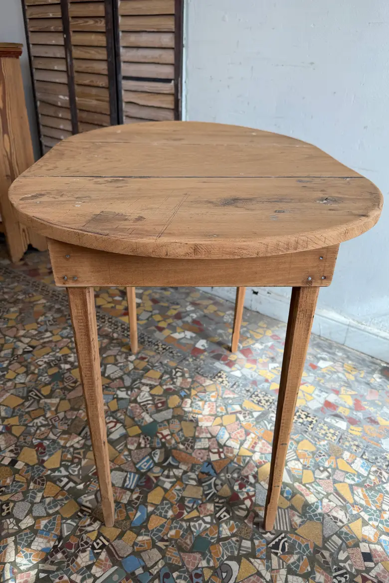 Petite table de cuisine en merisier