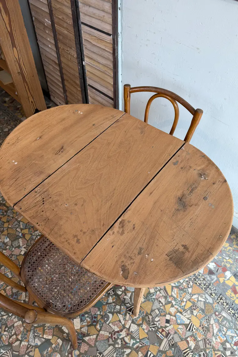 Petite table de cuisine en merisier
